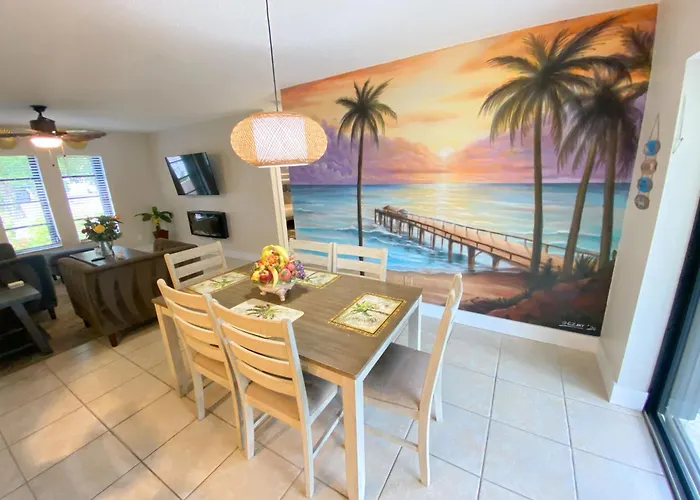 Cozy Coral Cottage With Tiki Hut, Mini Golf, Arcade And Grill
