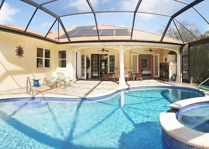 Villa Country Club Residence - Stylish 4 Bedroom Home